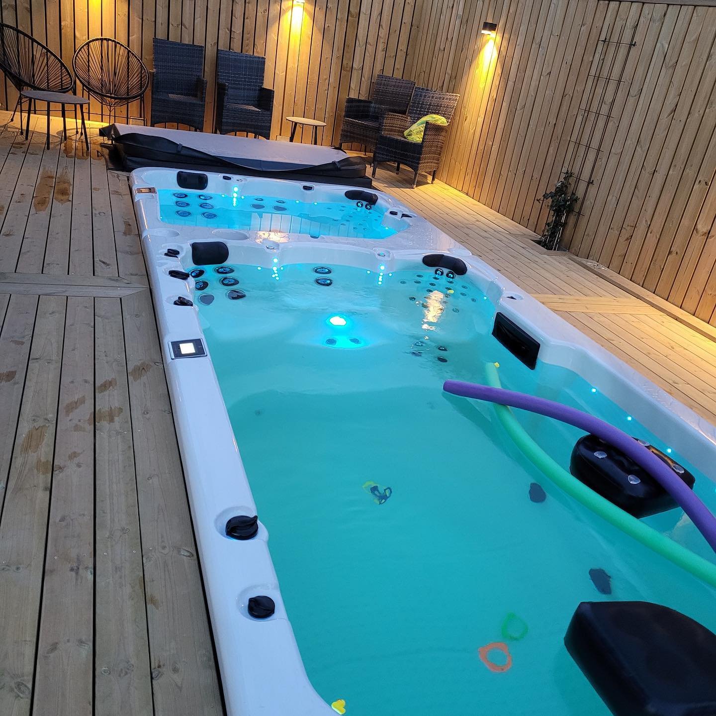 7 vietų sūkurinė vonia Swim Spa ZR7807 7 vietų sūkurinė vonia swim spa zr7807